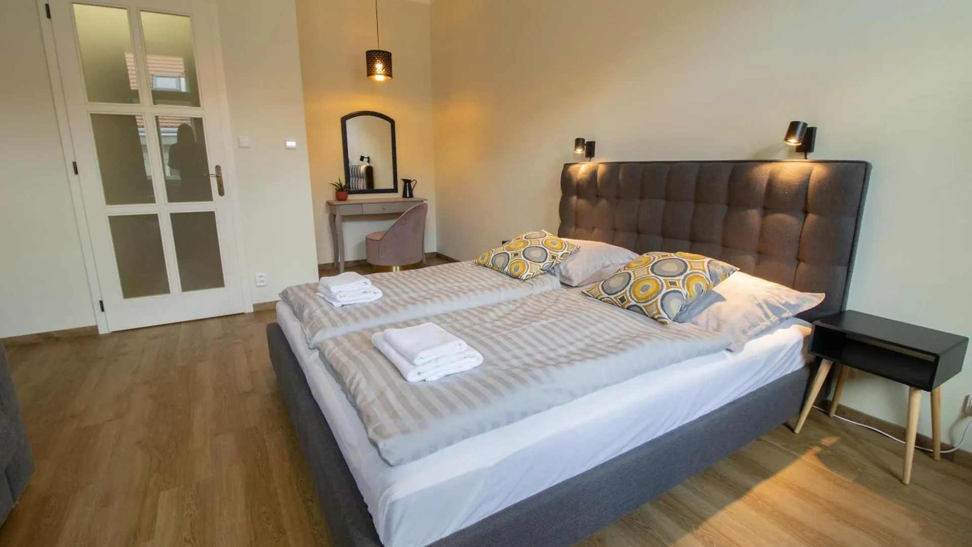 Stay Inn Apartments Ve Smeckah Praag